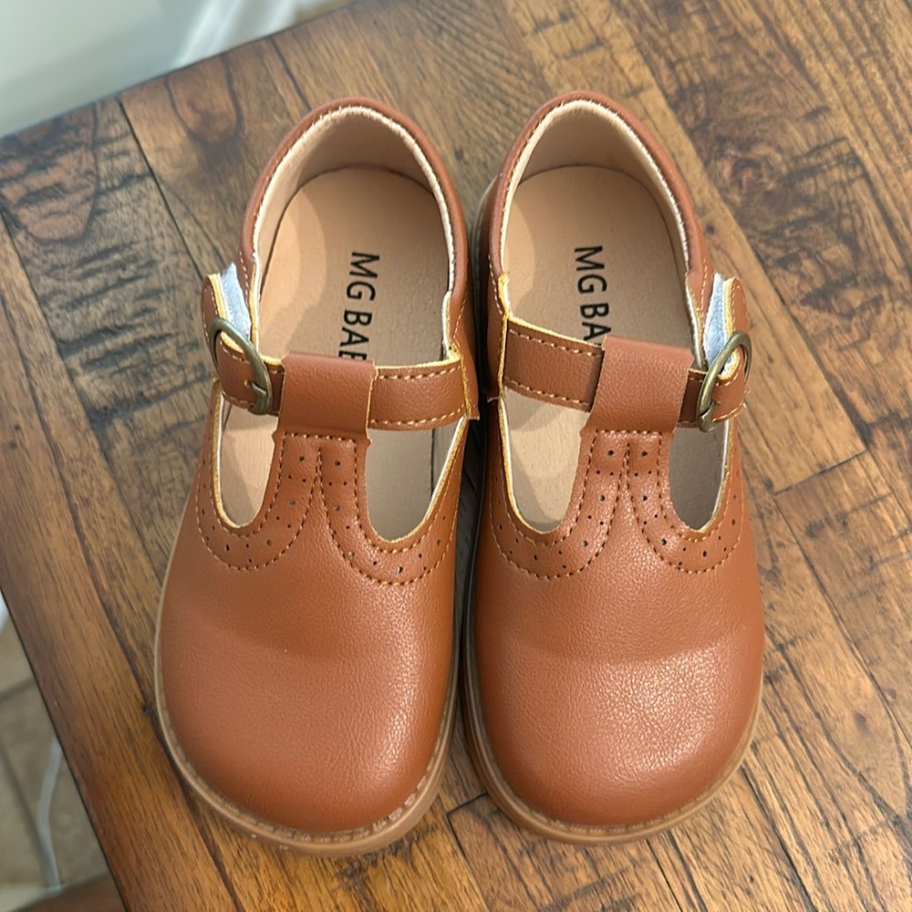 BRAND NEW NEVER WORN size 12 toddler brown shoes